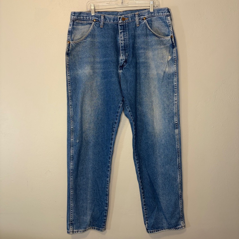 Wrangler Cowboy Cut Relaxed Fit Jeans Mens 38x32 Medium Wash Blue Denim Vintage